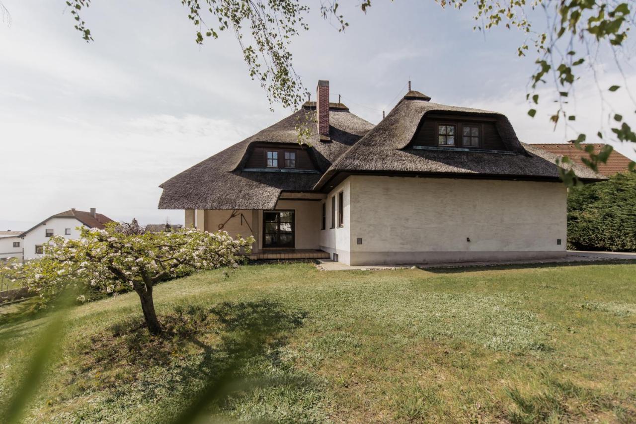 Ferienhaus Schilfvilla Mörbisch am See Екстериор снимка