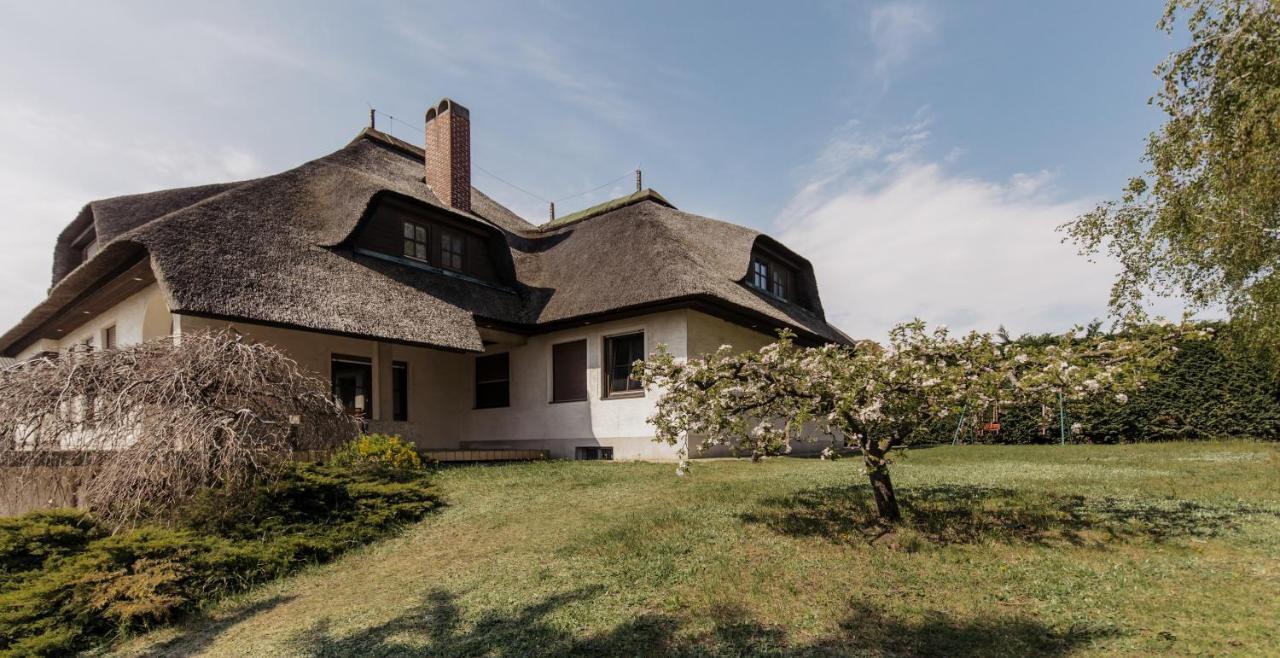 Ferienhaus Schilfvilla Mörbisch am See Екстериор снимка